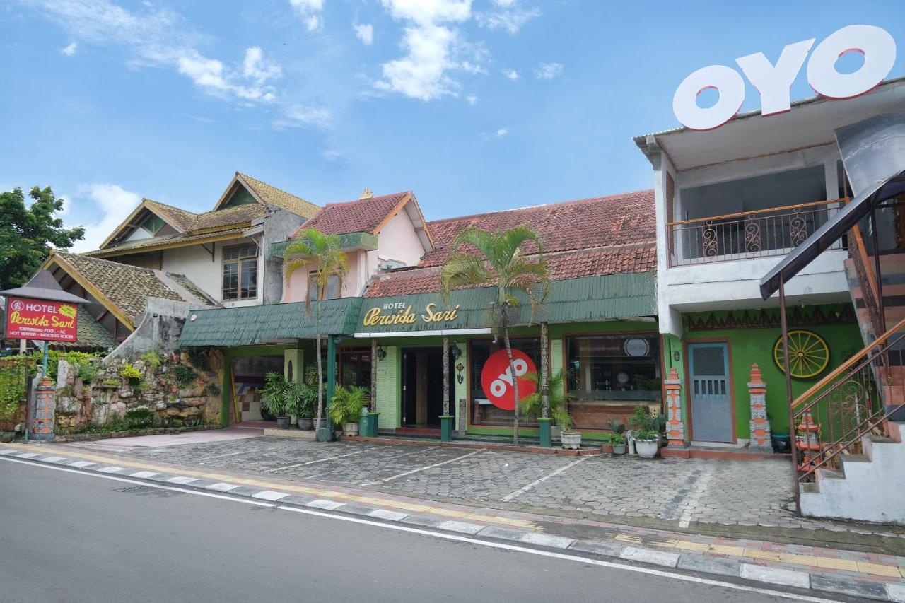 Oyo 585 Hotel Perwita Sari Yogyakarta Esterno foto