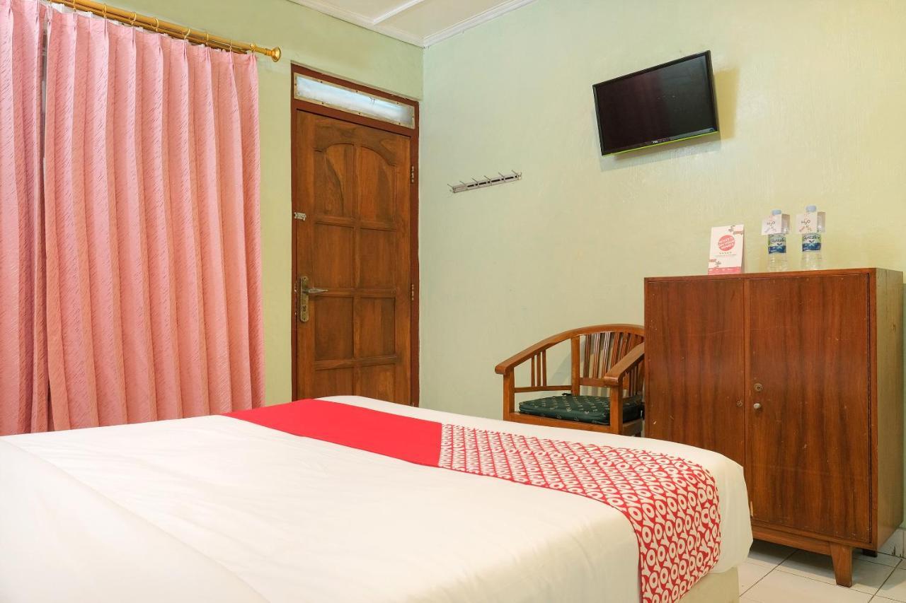 Oyo 585 Hotel Perwita Sari Yogyakarta Esterno foto