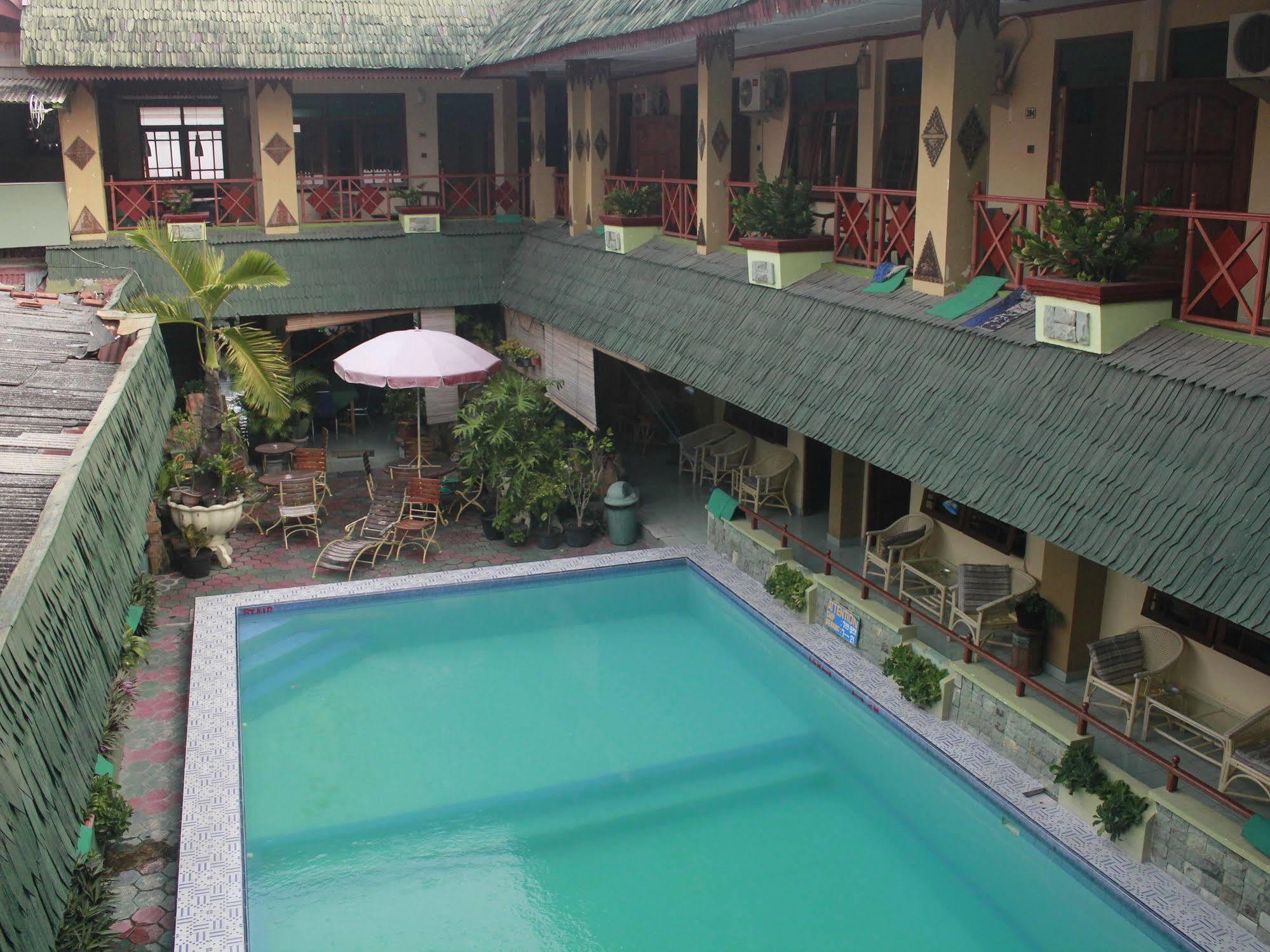 Oyo 585 Hotel Perwita Sari Yogyakarta Esterno foto