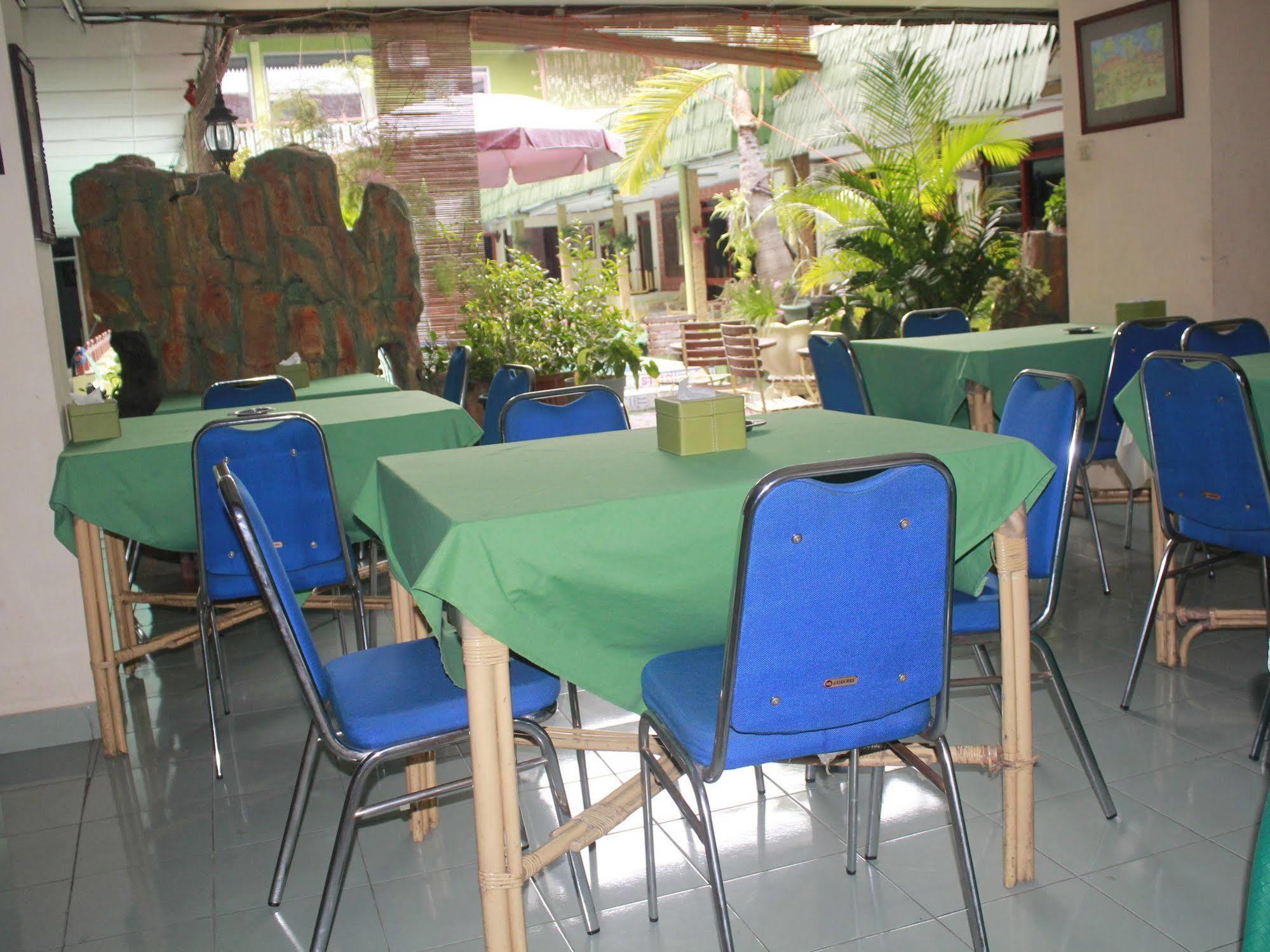 Oyo 585 Hotel Perwita Sari Yogyakarta Esterno foto