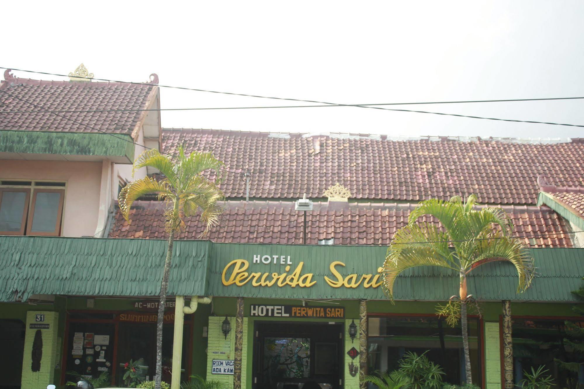 Oyo 585 Hotel Perwita Sari Yogyakarta Esterno foto