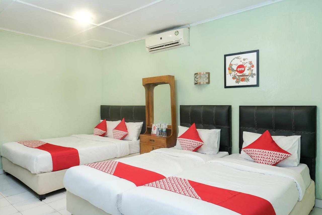 Oyo 585 Hotel Perwita Sari Yogyakarta Esterno foto